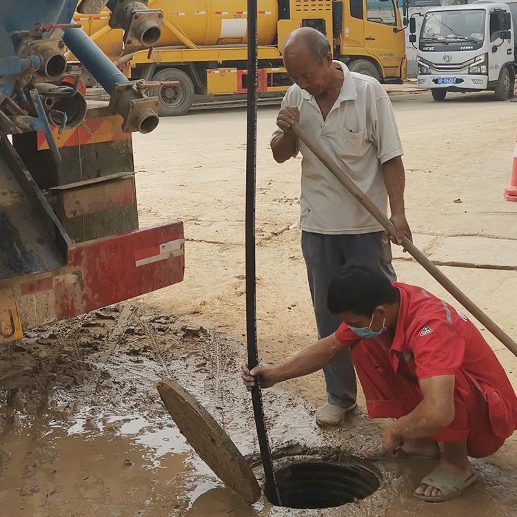 人民路街道雨水管道清淤