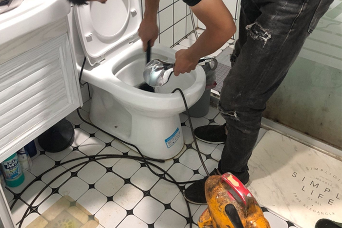 人民路街道马桶堵塞自己疏通还是找师傅?专业上门服务让你省时更省心